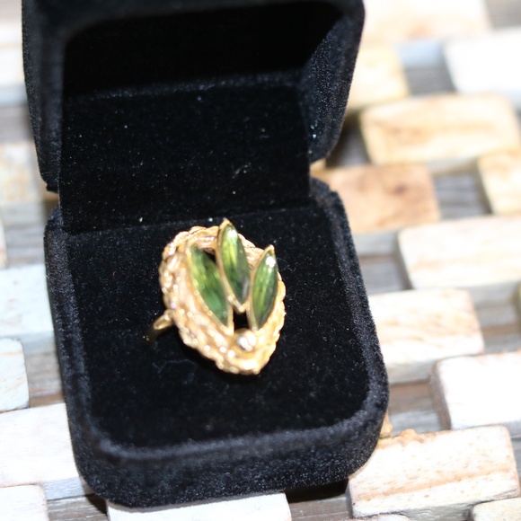 Estate Piece Emerald  Green Cluster Ring size 5 - Picture 1 of 2